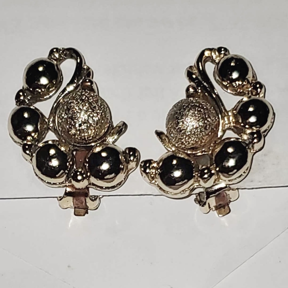 Vintage goldtone clip earrings